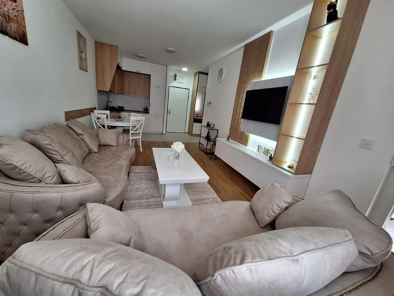 Izdavanje, jednosoban stan, 50m², Stari Aerodrom, Podgorica