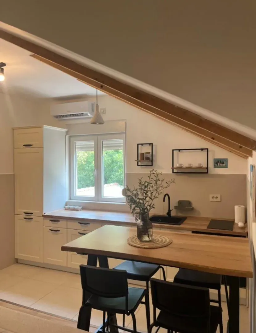 Izdavanje, jednosoban stan, 42m², Kavač, Kotor