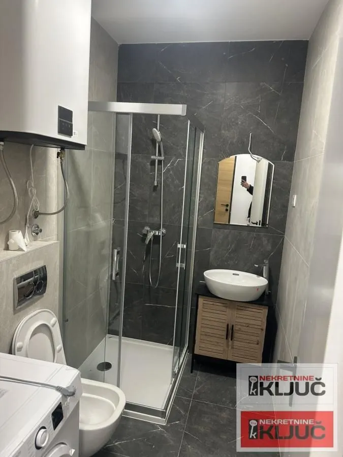 Izdavanje, jednosoban stan, 41m², Petrovaradin, Novi Sad