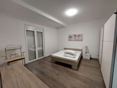 Izdavanje, trosoban stan, 80m², Centar, Loznica - image 9