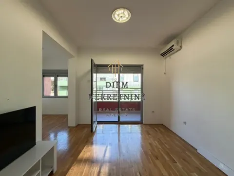 Prodaja, jednosoban stan, 44m², Krivi Most, Podgorica - image 8