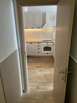 Rent, one bedroom apartment, 46m², Budva, Crna Gora - image 23