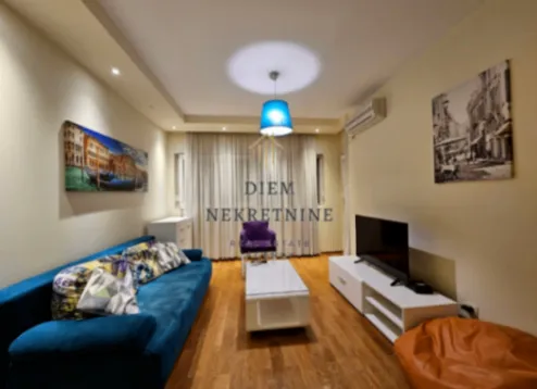 Izdavanje, jednosoban stan, 49m², Centar, Bar