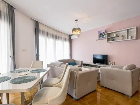 Sale, two bedroom apartment, 88m², Bečići, Budva - image 2
