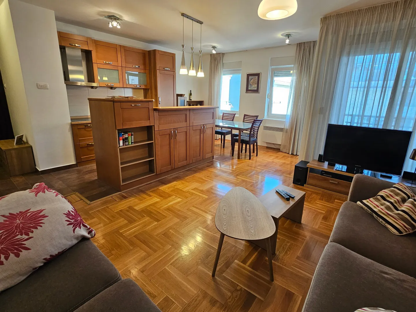 Izdavanje, dvosoban stan, 60m², Blok 9, Podgorica