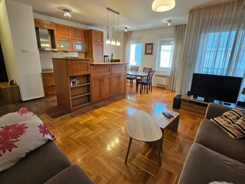 Izdavanje, dvosoban stan, 60m², Blok 9, Podgorica - image 4