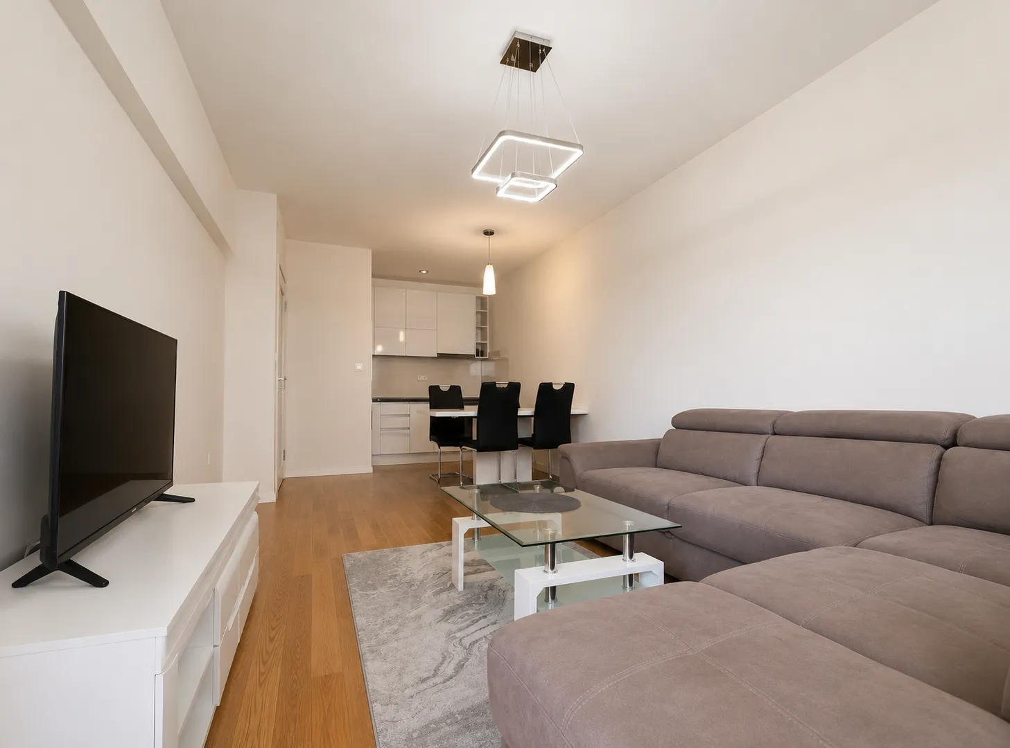 Izdavanje, jednosoban stan, 49m², Central Point, Podgorica