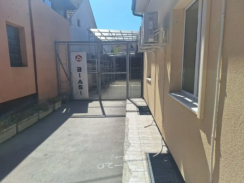 Side passage and building courtyard with a gate.