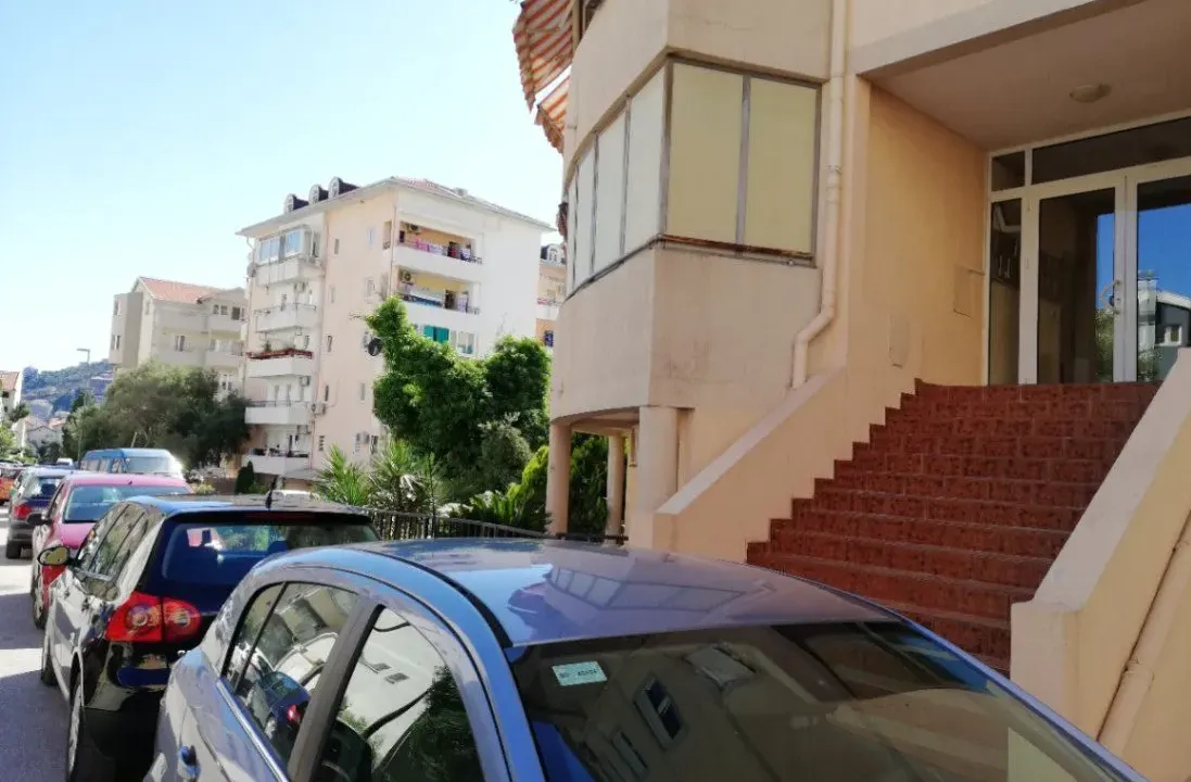 Izdavanje, garsonjera, 29m², Rozino, Budva