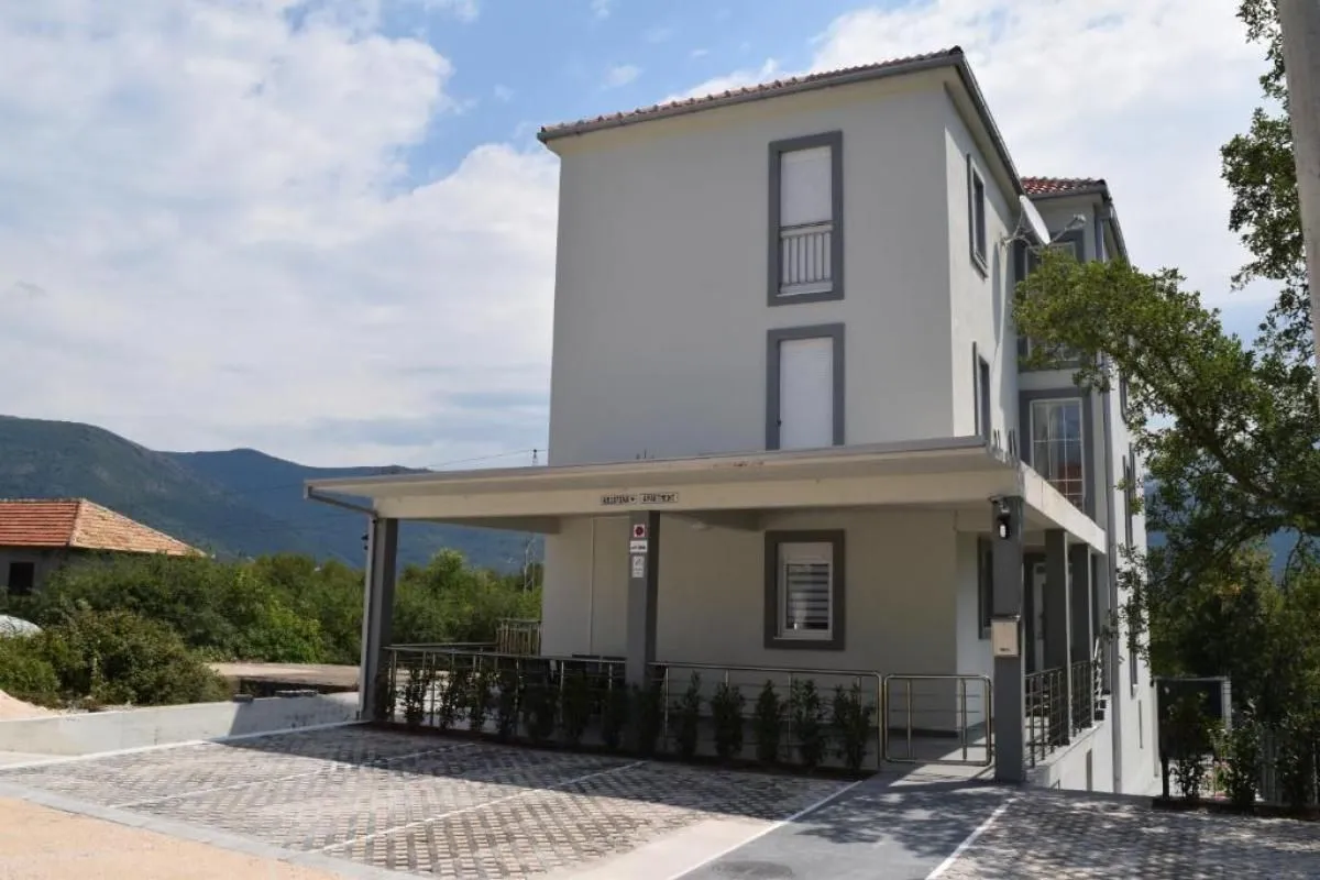 Prodaja, kuća, 469m², Đuraševići, Tivat