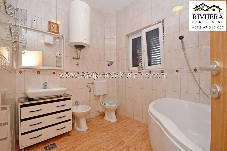 Prodaja, trosoban stan, 114m², Đenovići, Herceg Novi