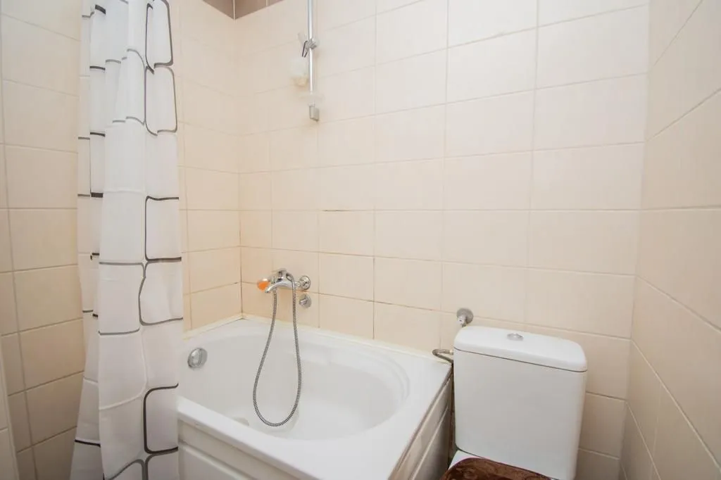 Bathroom with a bathtub and toilet.