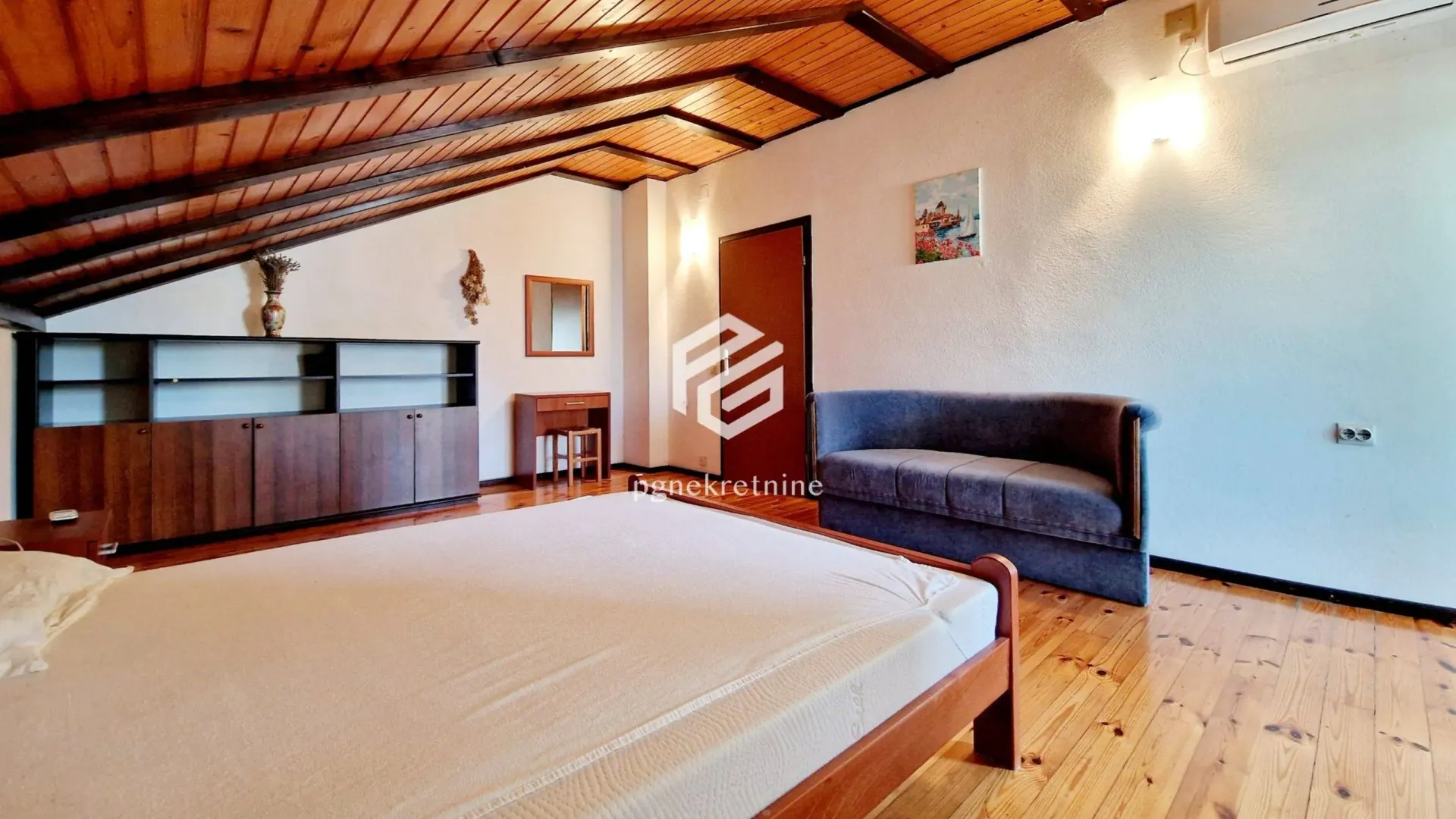 Izdavanje, kuća, 250m², Stari Aerodrom, Podgorica