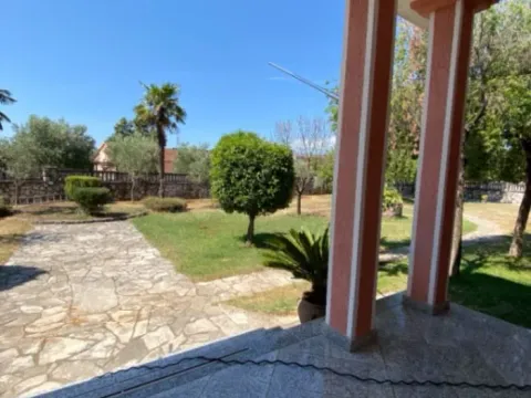 Izdavanje, kuća, 400m², Donja Gorica, Podgorica - image 13