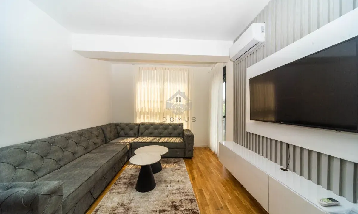 Izdavanje, dvosoban stan, 72m², Stari Aerodrom, Podgorica