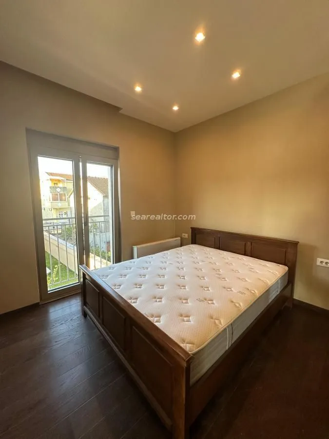 Izdavanje, jednosoban stan, 58m², Centar, Tivat