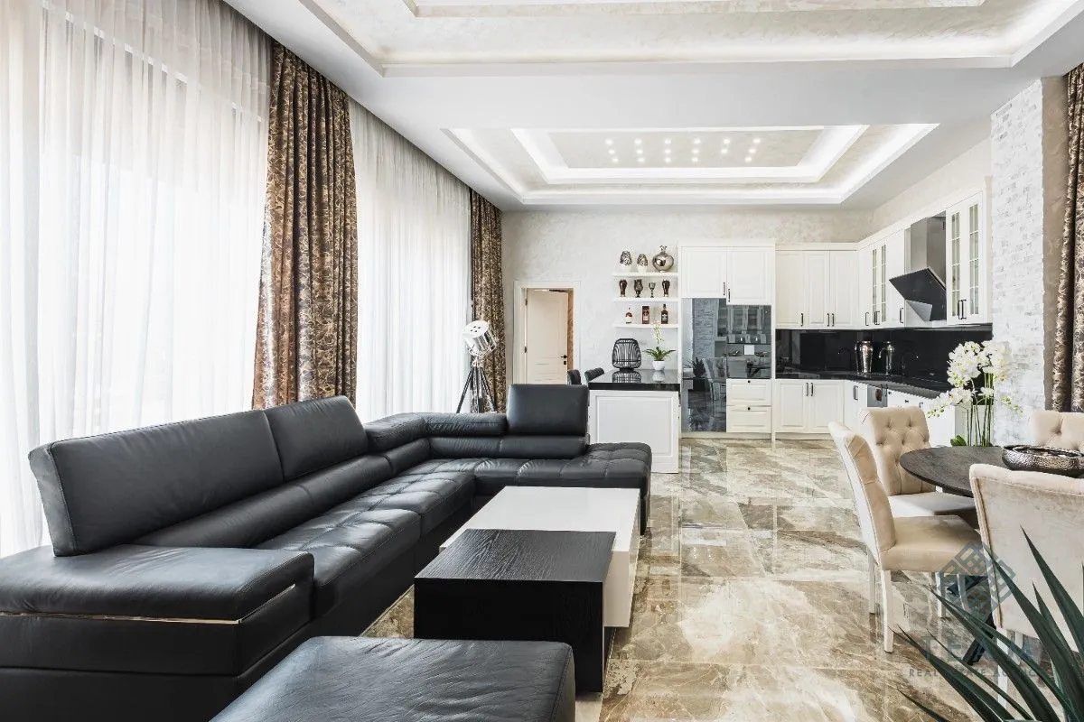 Prodaja, trosoban stan, 476m², Pinješ, Ulcinj