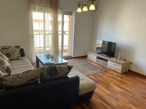 Izdavanje, jednosoban stan, 55m², City Kvart, Podgorica - image 1