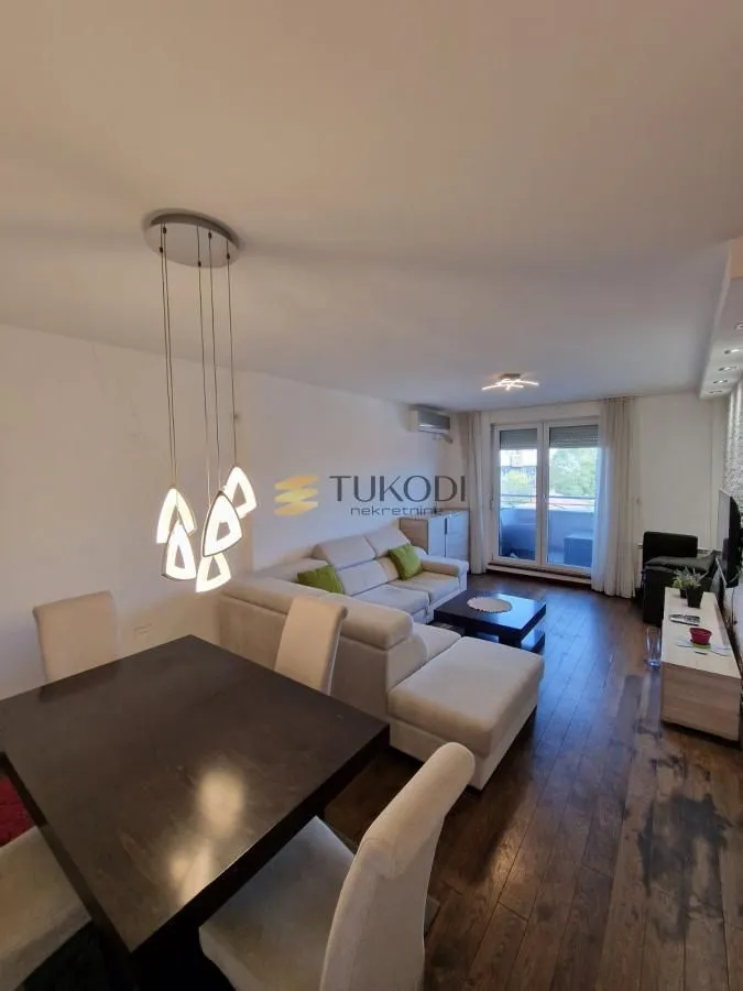 Prodaja, trosoban stan, 86m², Adamovićevo Naselje, Novi Sad Sve Podlokacije