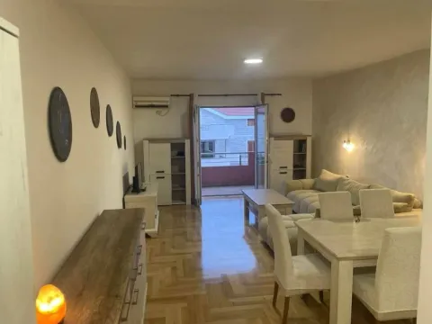 Rent, one bedroom apartment, 85m², Tivat, Crna Gora - image 1
