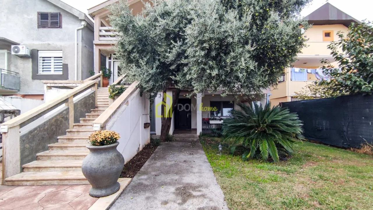 Sale, house, 405m², Stari Aerodrom, Podgorica