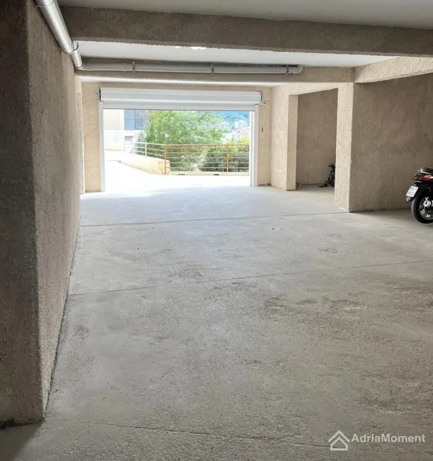 Prodaja, dvosoban stan, 85m², Dobrota, Kotor