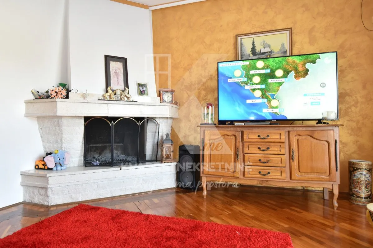 Prodaja, kuća, 500m², Tološi, Podgorica