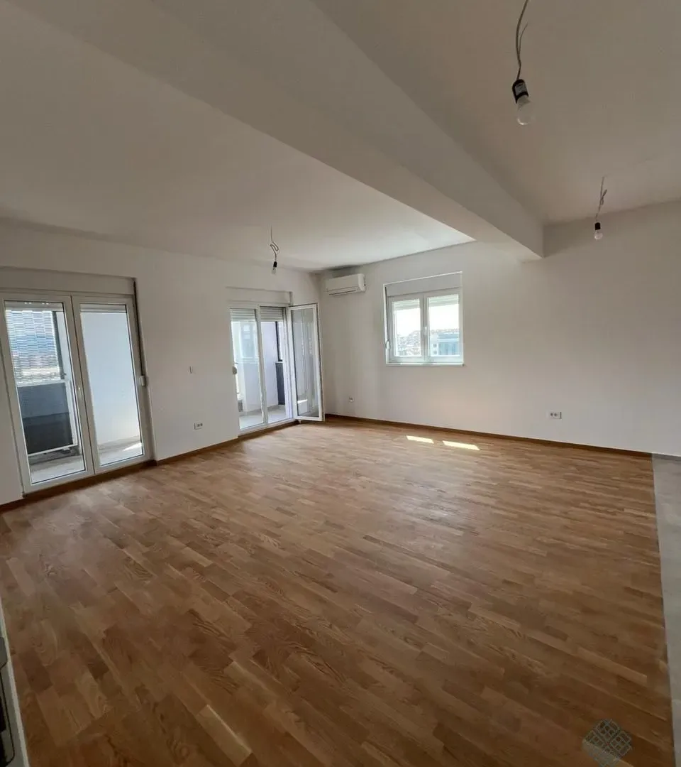 Rent, three bedroom apartment, 104m², Stari Aerodrom, Podgorica