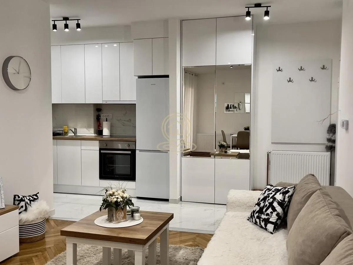 Rent, two bedroom apartment, 43m², Vračar Sve Podlokacije, Beograd