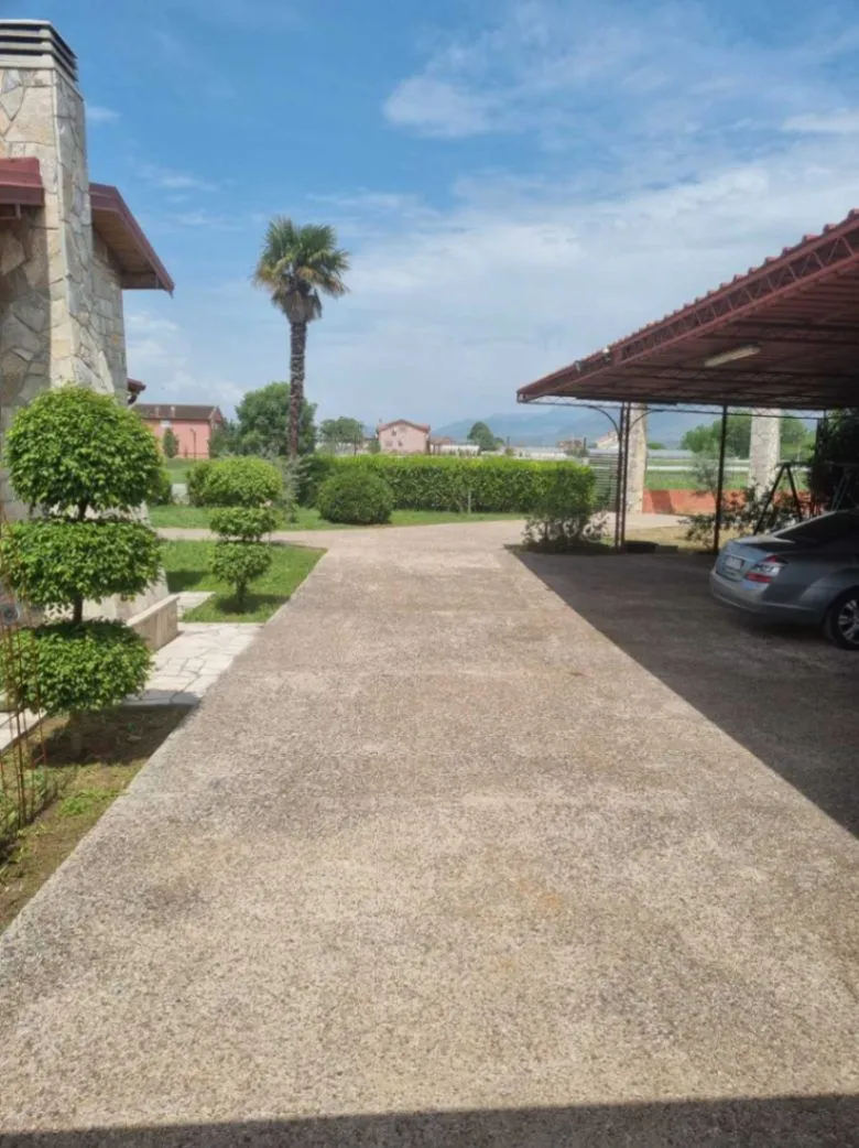 Prodaja, kuća, 195m², Tuzi, Podgorica