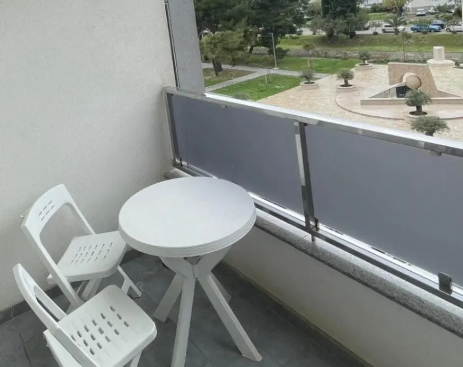 Izdavanje, jednosoban stan, 45m², Centar, Bar