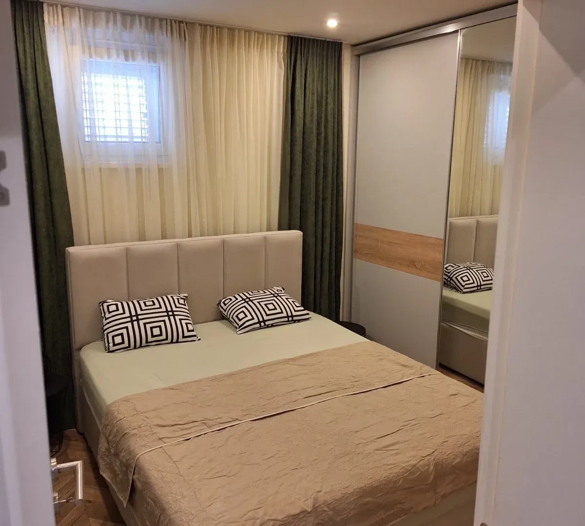 Izdavanje, jednosoban stan, 45m², Pod Kuk, Tivat
