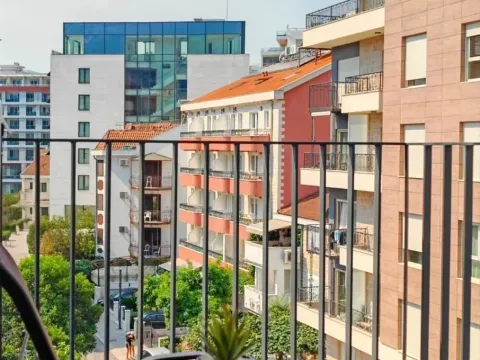 Izdavanje, jednosoban stan, 45m², Centar, Budva - image 2