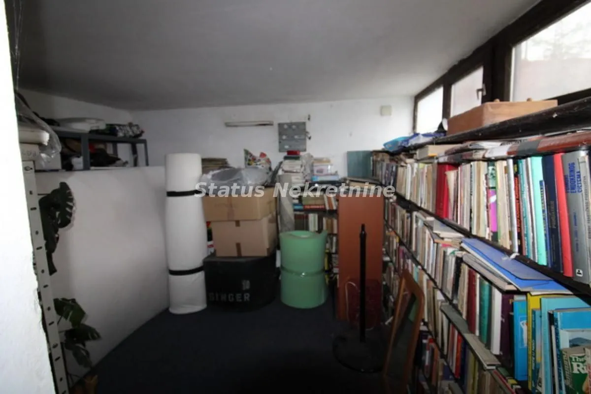 Prodaja, kuća, 330m², Čenej, Novi Sad Sve Podlokacije