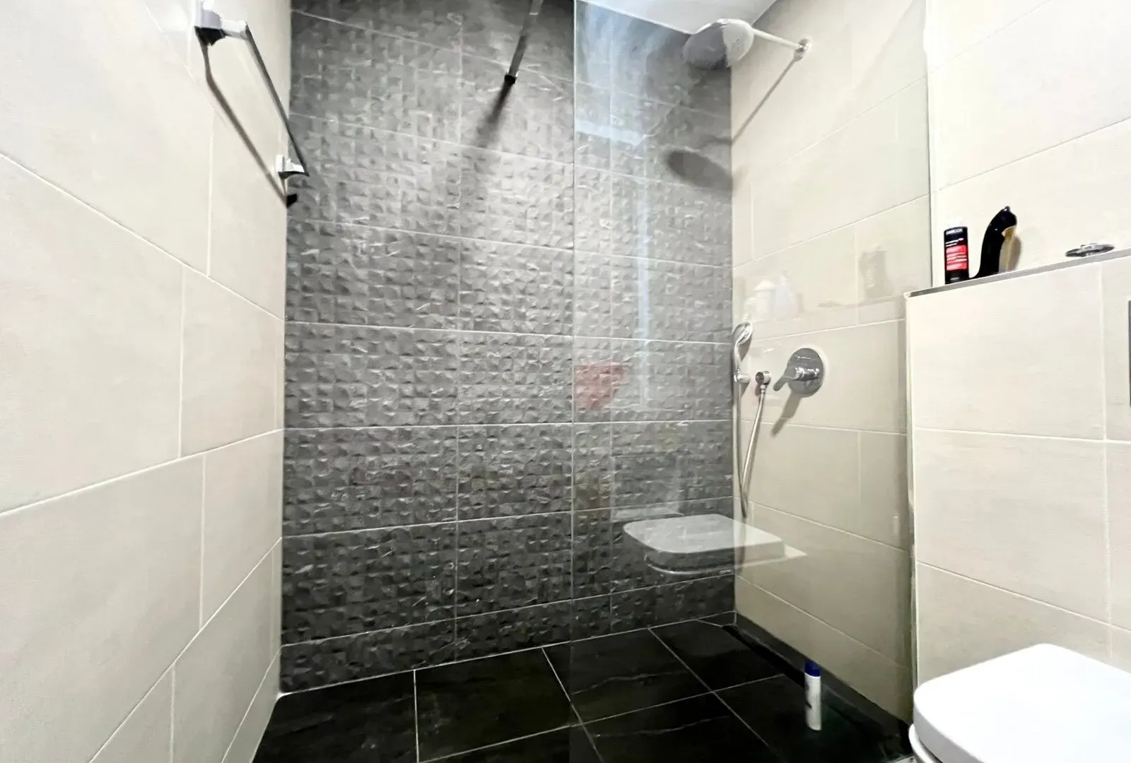 Izdavanje, dvosoban stan, 70m², Ljubović, Podgorica