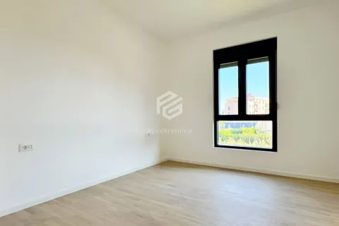 Rent, one bedroom apartment, 45m², Tološi, Podgorica - image 5