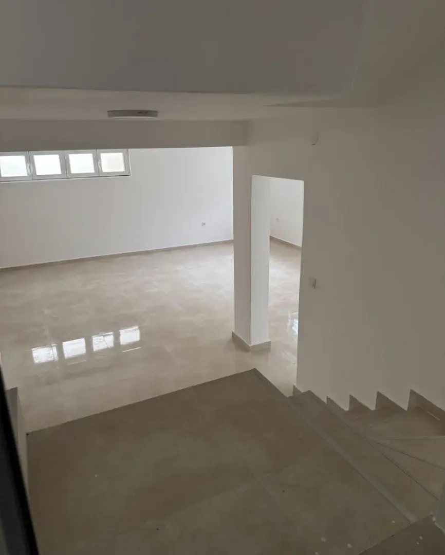 Izdavanje, kuća, 500m², Stari Aerodrom, Podgorica