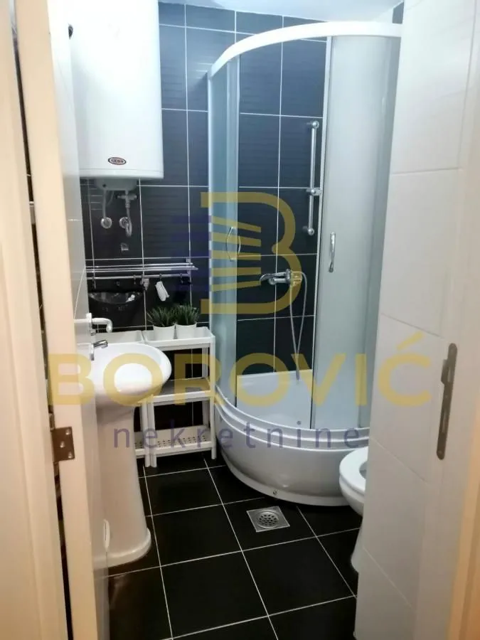 Izdavanje, garsonjera, 25m², Južni Bulevar, Vračar Sve Podlokacije