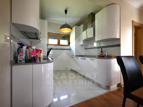 Sale, house, 200m², Rogami, Podgorica - image 11