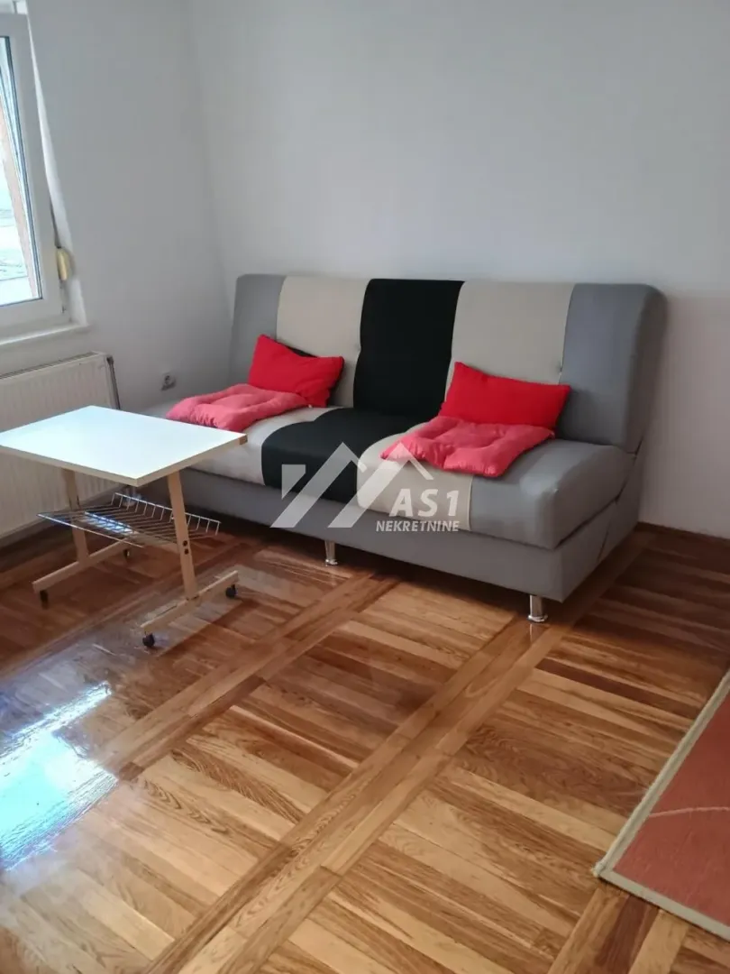 Izdavanje, jednosoban stan, 30m², Socijalno, Novi Sad Sve Podlokacije