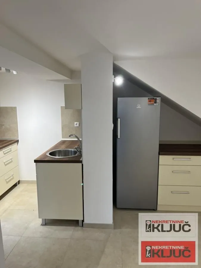 Izdavanje, kuća, 247m², Sremska Kamenica, Petrovaradin