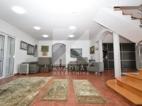 Izdavanje, kuća, 300m², Donja Gorica, Podgorica - image 5