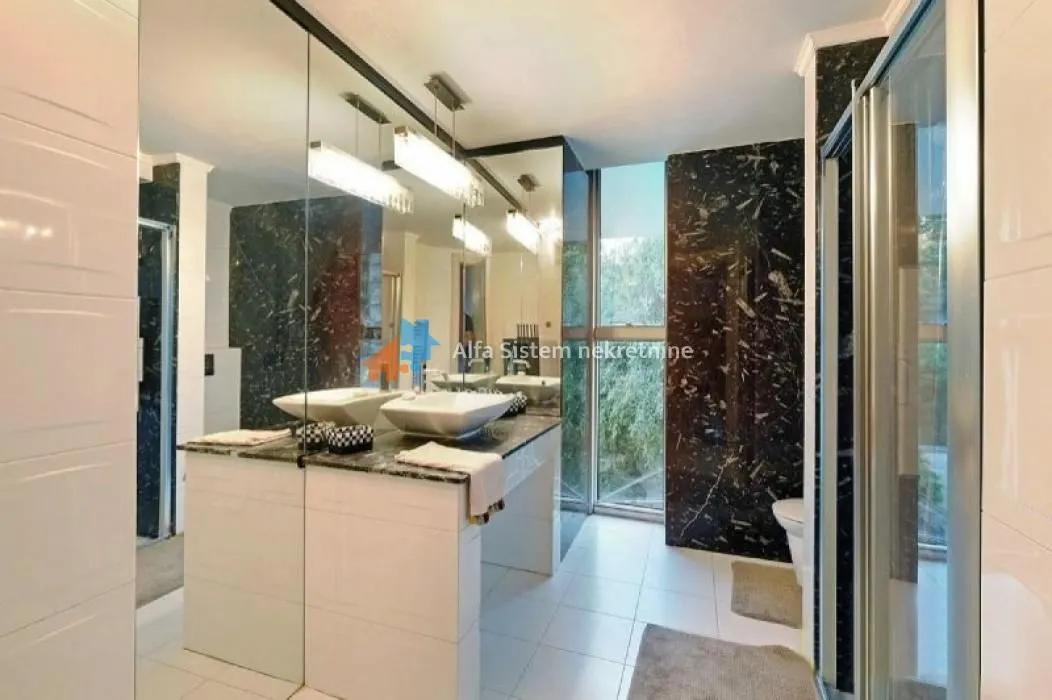Rent, house, 365m², Uciteljsko Naselje, Zvezdara Sve Podlokacije