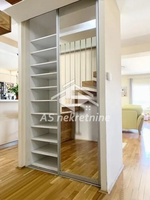 Sale, four bedroom apartment, 157m², Đeram Pijaca, Beograd
