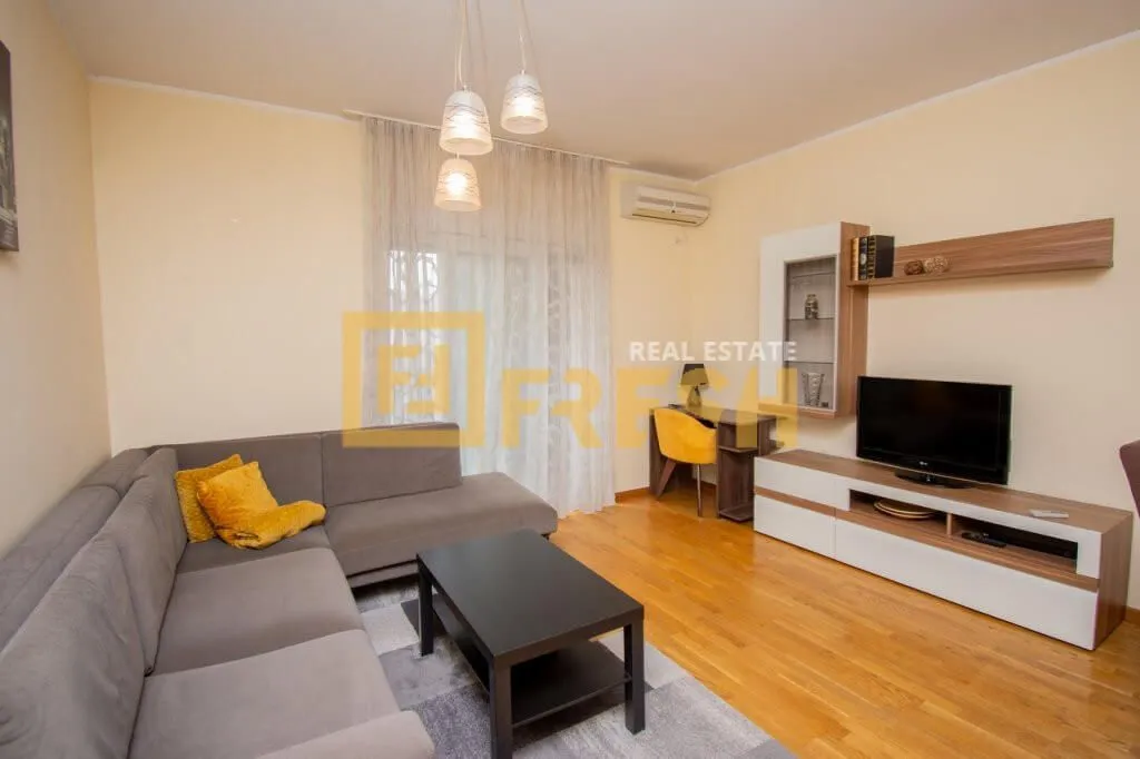 Izdavanje, jednosoban stan, 52m², City Kvart, Podgorica