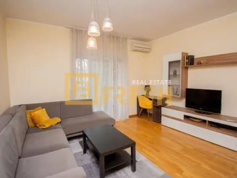 Izdavanje, jednosoban stan, 52m², City Kvart, Podgorica