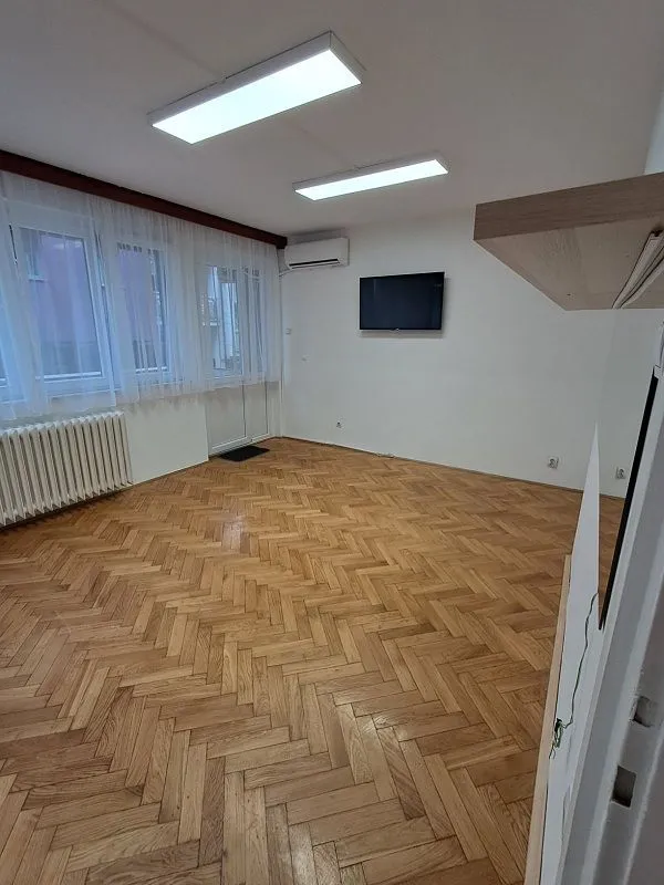 Rent, office space, 53m², Kalenić Pijaca, Vračar Sve Podlokacije