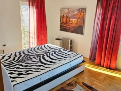 Izdavanje, dvosoban stan, 68m², Stari Aerodrom, Podgorica - image 2