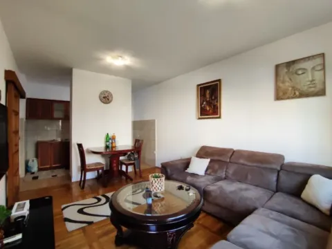 Izdavanje, dvosoban stan, 64m², Stari Aerodrom, Podgorica - image 2