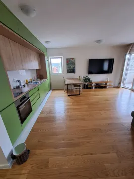 Izdavanje, četvorosoban stan, 105m², City Kvart, Podgorica - image 10